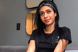 Petite Latina lets guy fucks her mouth