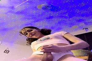 Cute amateur webcam teen girl toying pussy on webcam