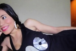 Lusty nipponese floozy fucks hard till climax