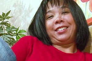 Chinese milf persuaded to do a solo casting