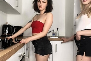 Cute amateur webcam teen girl toying pussy on webcam