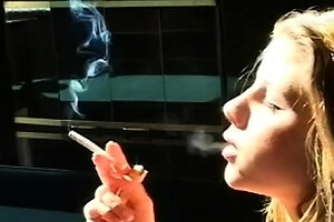 Floosy is rubbing her warm poontang like crazy