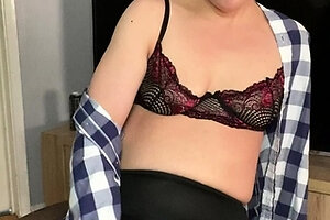 Amateur Webcam Cute Teen Plays Solo with Big Dildo