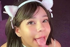 Webcam fun mature brunette with toys cum on cam