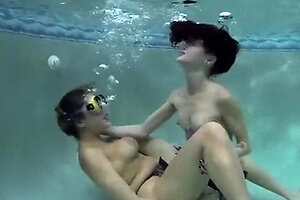 Nikki Brooks doms Lola Fae UW w Strapon