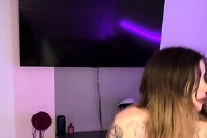 Sexy sweetie babe plays for her boyplaymate - the best XXX!