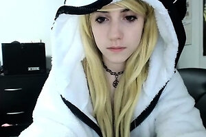 Amateur Blonde Teen Plays Solo with Toy Webcam Porn