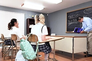 Amateur blonde teen blowjob and fucking in the bathroom