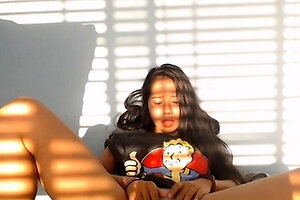 Asian Teen Gamer Masturbates to Orgasm on Webcam