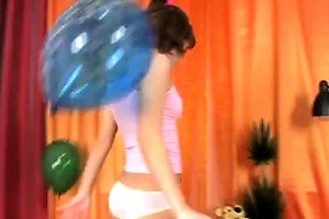 Teen slut drags beads from pussy