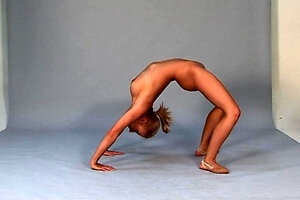 Masturbating loving babe solo toy plays with enthusiasm