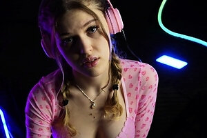 Teen goth brunette bara jerks and sucks cock