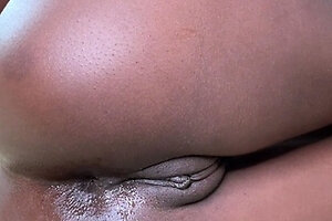 Webcam beauty and her toys have solo sex