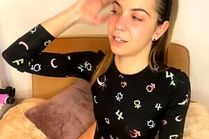 Hot amateur webcam teen masturbates for their fans